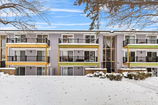 2581 Ridgecroft Drive Se 302, City Of Kentwood, MI 49546