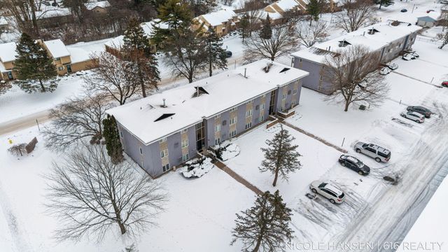 2581 Ridgecroft Drive Se 302, City Of Kentwood, MI 49546