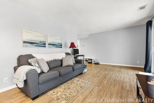 2581 Ridgecroft Drive Se 302, City Of Kentwood, MI 49546