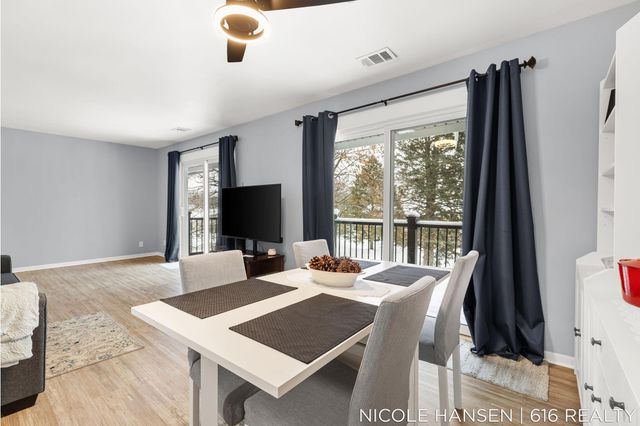 2581 Ridgecroft Drive Se 302, City Of Kentwood, MI 49546