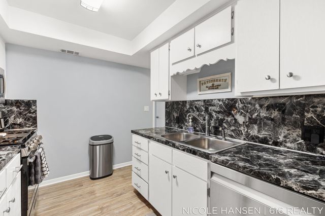 2581 Ridgecroft Drive Se 302, City Of Kentwood, MI 49546