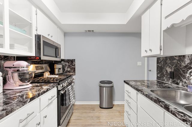 2581 Ridgecroft Drive Se 302, City Of Kentwood, MI 49546