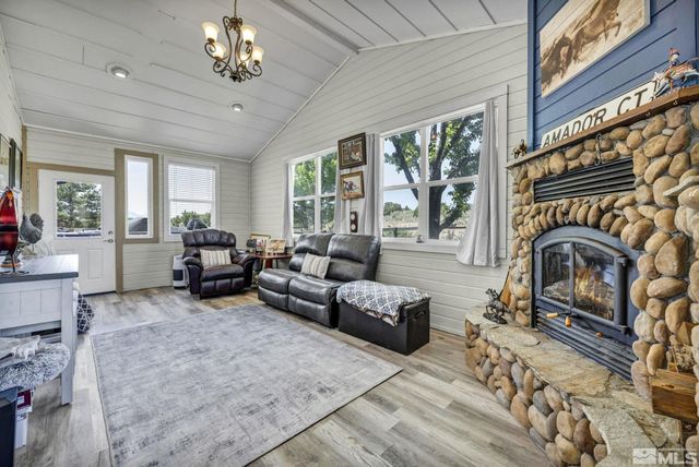 996 Farrier Court, Gardnerville, NV 89410