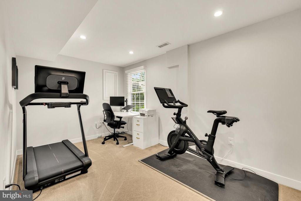 Image 15 of property listing at 5209 CONTINENTAL DR, Rockville, MD 20853