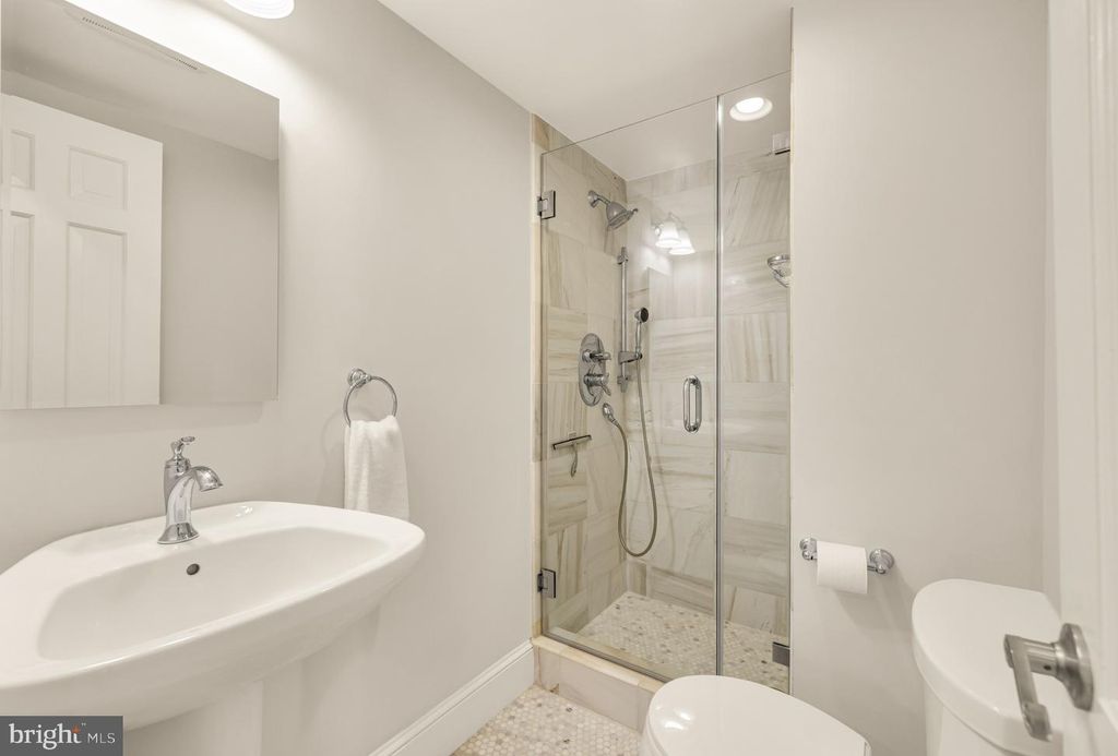 Image 16 of property listing at 5209 CONTINENTAL DR, Rockville, MD 20853