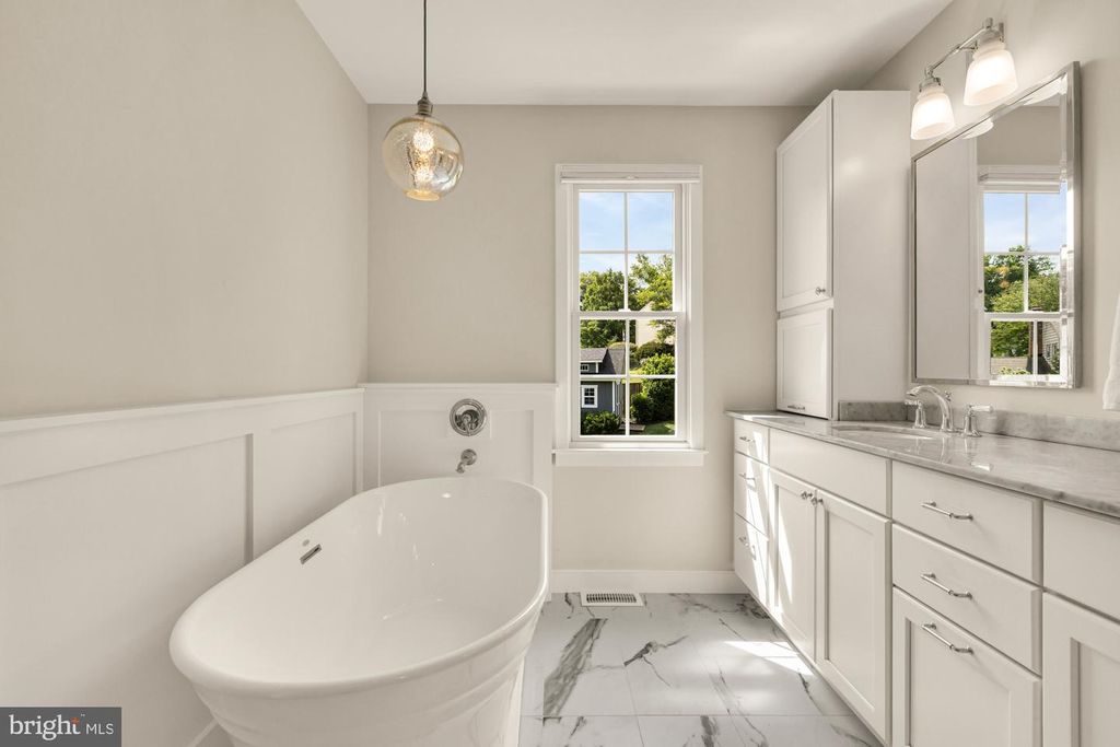Image 20 of property listing at 5209 CONTINENTAL DR, Rockville, MD 20853