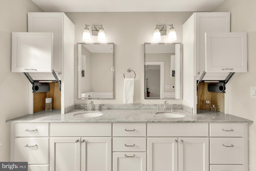 Image 21 of property listing at 5209 CONTINENTAL DR, Rockville, MD 20853