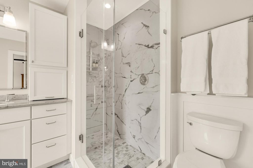 Image 22 of property listing at 5209 CONTINENTAL DR, Rockville, MD 20853
