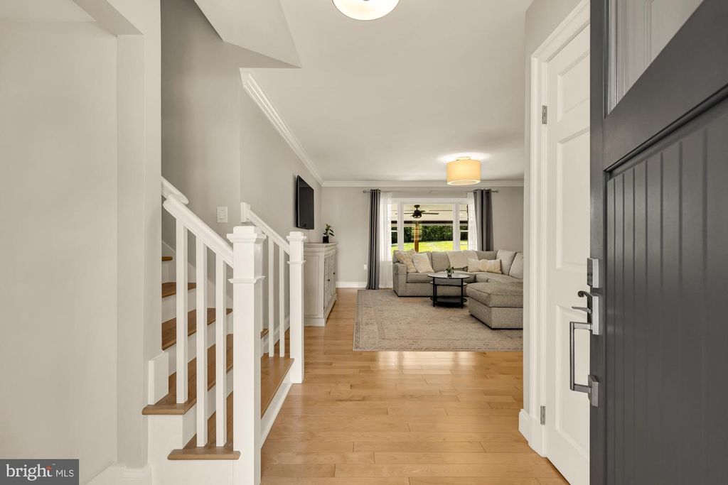 Image 4 of property listing at 5209 CONTINENTAL DR, Rockville, MD 20853