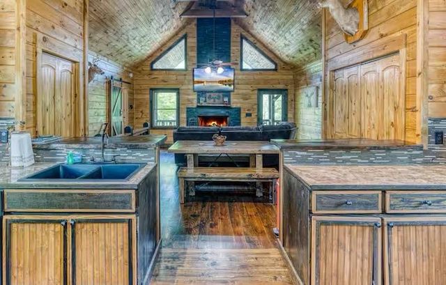 30 Trinity Hills Lane, Mineral Bluff, GA 30559