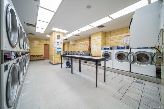 4140 Union Street 10K, Flushing, NY 11355