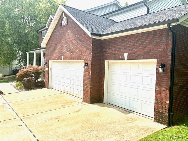 5 Bear Creek Court, Glen Carbon, IL 62034