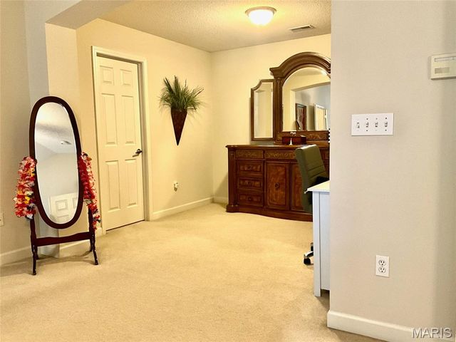 5 Bear Creek Court, Glen Carbon, IL 62034