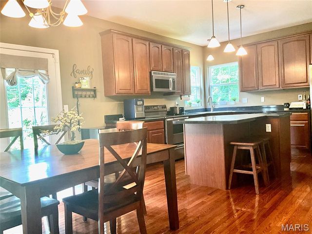 5 Bear Creek Court, Glen Carbon, IL 62034