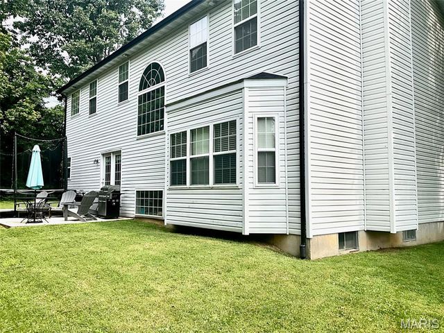 5 Bear Creek Court, Glen Carbon, IL 62034