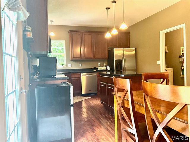 5 Bear Creek Court, Glen Carbon, IL 62034