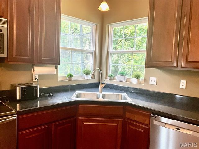 5 Bear Creek Court, Glen Carbon, IL 62034