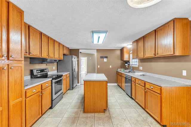 152 Creek View Drive, Wetumpka, AL 36092