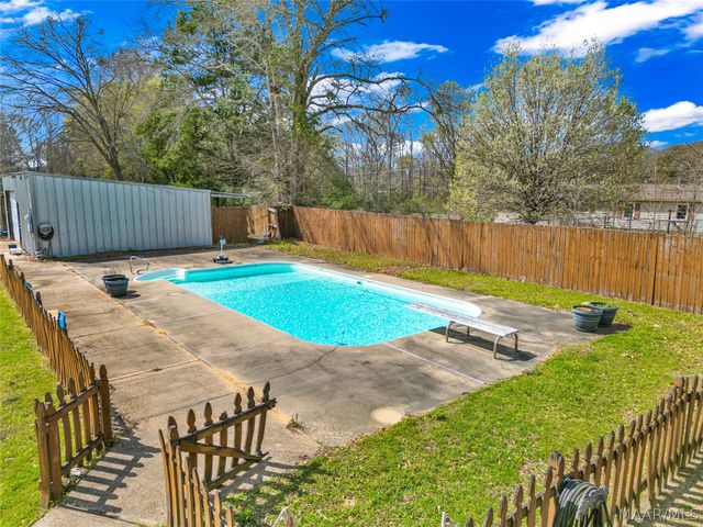 152 Creek View Drive, Wetumpka, AL 36092