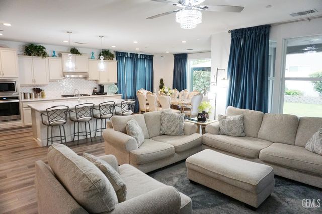 14615 Bromshire Street, Bakersfield, CA 93311