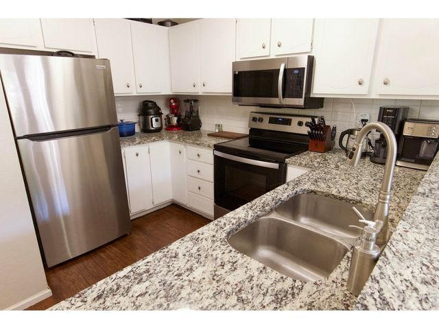 915 44th Ave Ct 2, Greeley, CO 80634