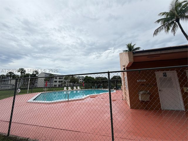 8020 Hampton Blvd 401, North Lauderdale, FL 33068