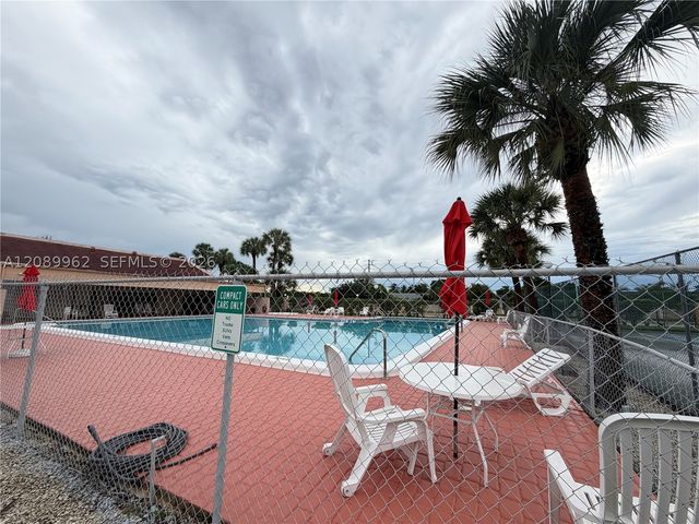8020 Hampton Blvd 401, North Lauderdale, FL 33068