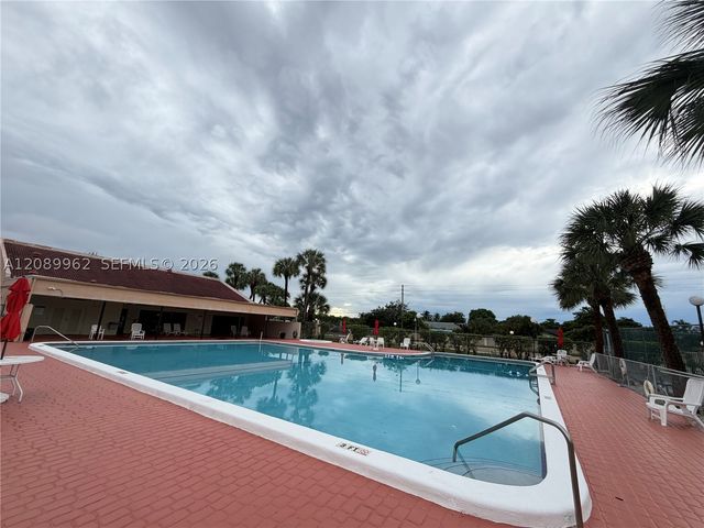 8020 Hampton Blvd 401, North Lauderdale, FL 33068