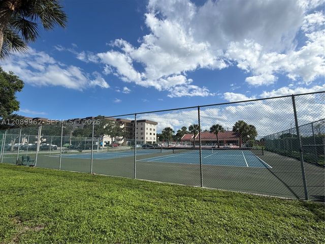 8020 Hampton Blvd 401, North Lauderdale, FL 33068