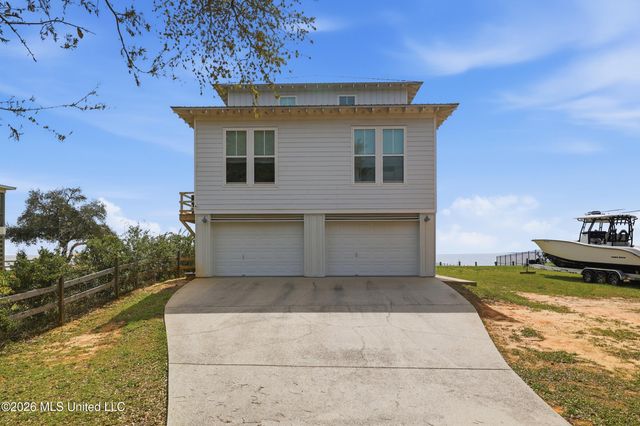 4723 E Belle Fontaine Road, Ocean Springs, MS 39564