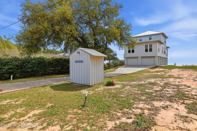 4723 E Belle Fontaine Road, Ocean Springs, MS 39564