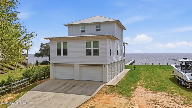 4723 E Belle Fontaine Road, Ocean Springs, MS 39564