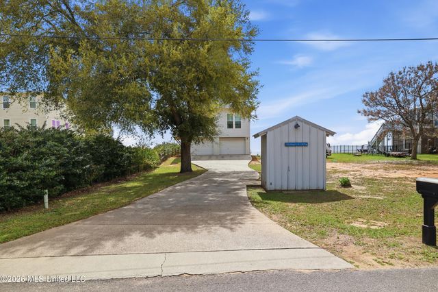 4723 E Belle Fontaine Road, Ocean Springs, MS 39564