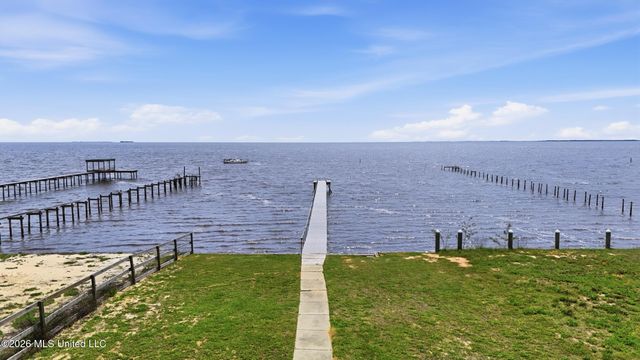 4723 E Belle Fontaine Road, Ocean Springs, MS 39564