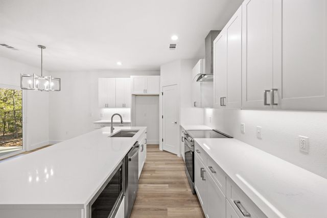 159 Molokini DR, Bastrop, TX 78602