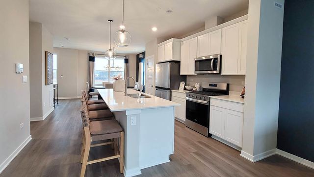 2221 Waters Edge Drive, Schaumburg, IL 60196