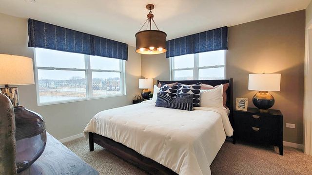 2221 Waters Edge Drive, Schaumburg, IL 60196