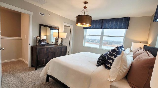 2221 Waters Edge Drive, Schaumburg, IL 60196