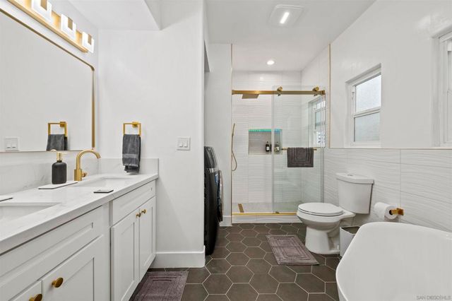 727 Ostend Ct, San Diego, CA 92109