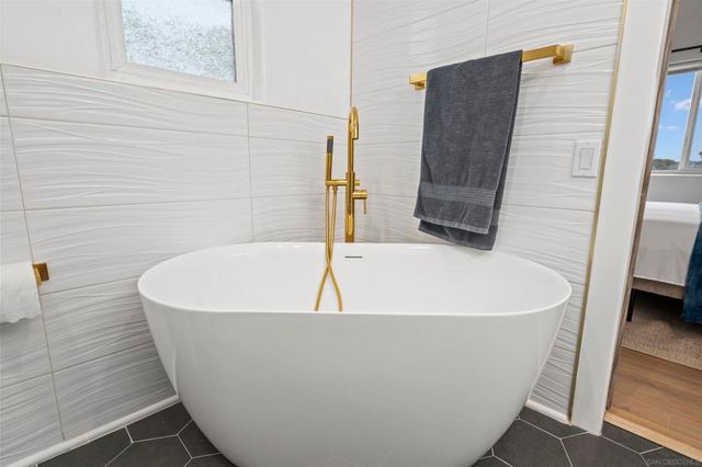 727 Ostend Ct, San Diego, CA 92109