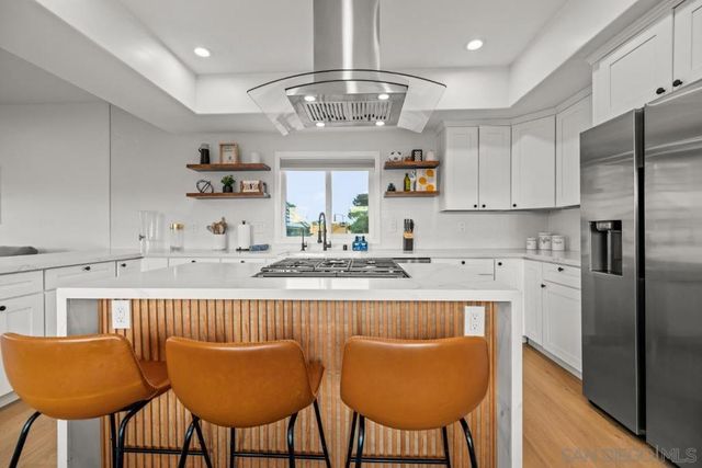 727 Ostend Ct, San Diego, CA 92109