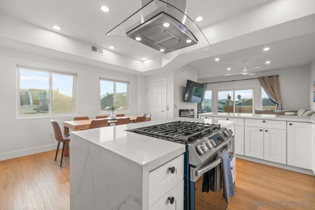 727 Ostend Ct, San Diego, CA 92109