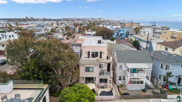 727 Ostend Ct, San Diego, CA 92109