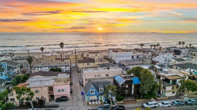 727 Ostend Ct, San Diego, CA 92109