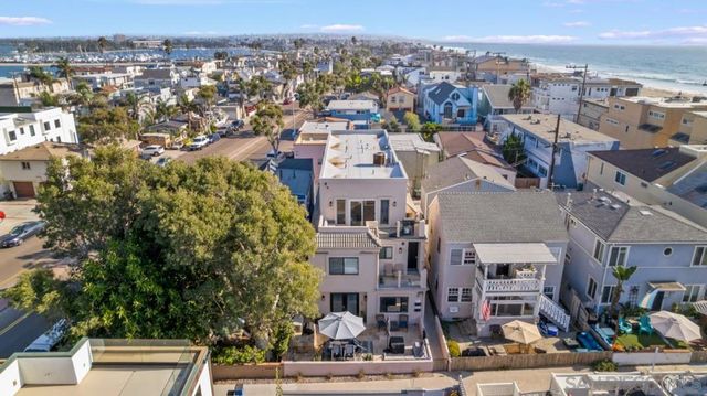 727 Ostend Ct, San Diego, CA 92109