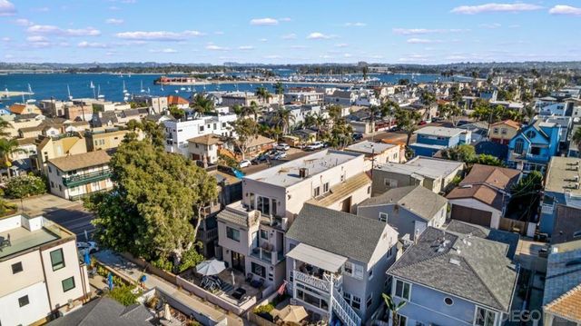 727 Ostend Ct, San Diego, CA 92109