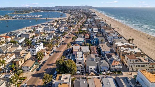 727 Ostend Ct, San Diego, CA 92109