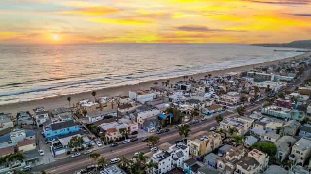 727 Ostend Ct, San Diego, CA 92109