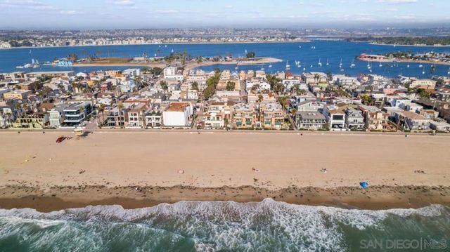 727 Ostend Ct, San Diego, CA 92109