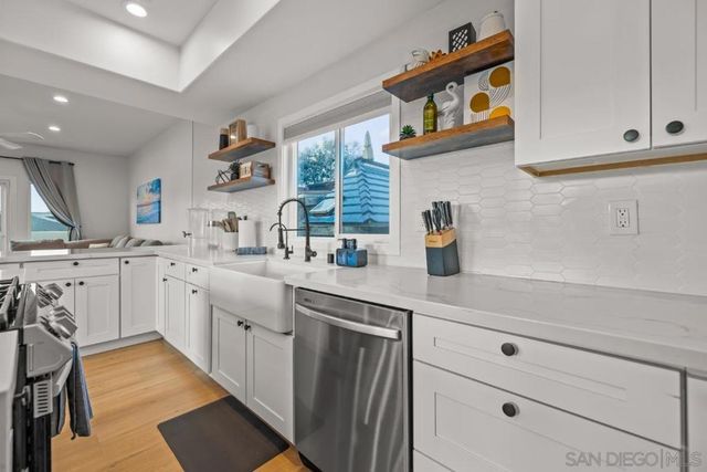 727 Ostend Ct, San Diego, CA 92109